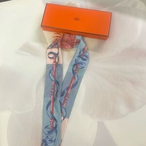 HERMÈS Pink & Blue 100% silk Twilly💕